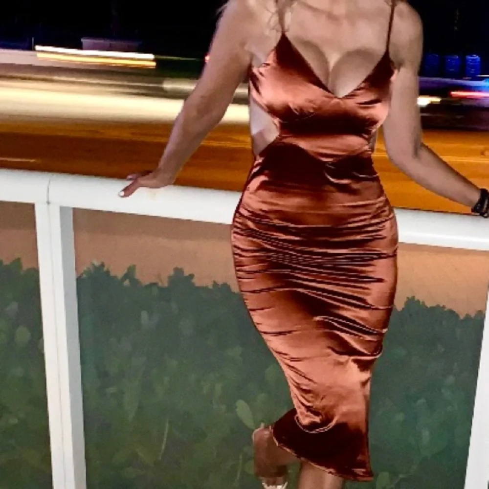 Satin Stretch dress - Picture 1 of 3